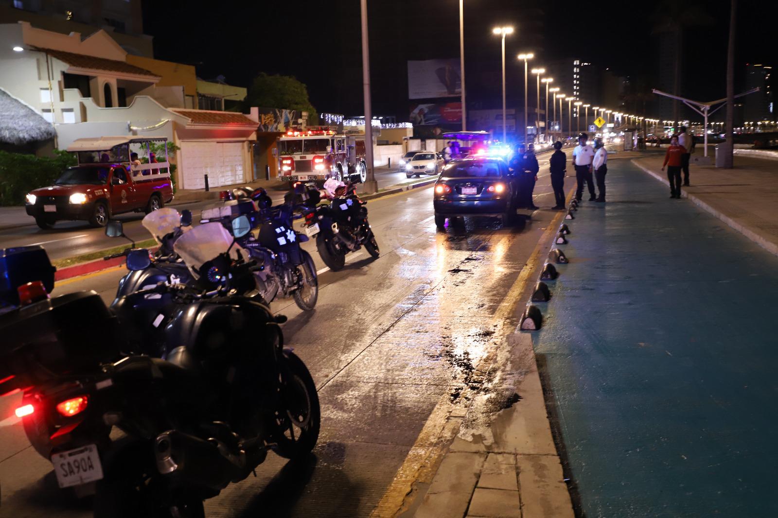 $!Arman persecución en Mazatlán para detener a conductor de camión con reporte de robo