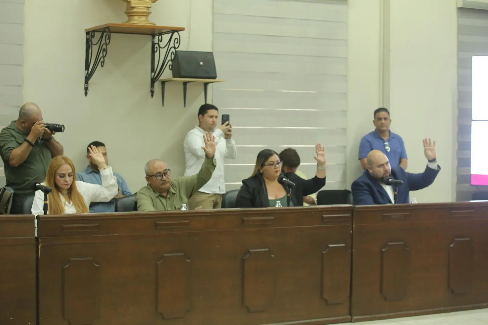 $!Entre cuestionamientos y exigencias de transparencia reasigna Cabildo $10 millones para medicamentos del ‘Hospitalito’