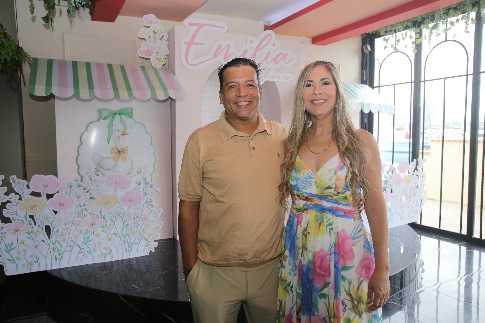 $!Arturo Arévalo Sánchez y Wendy Gómez de Arévalo.