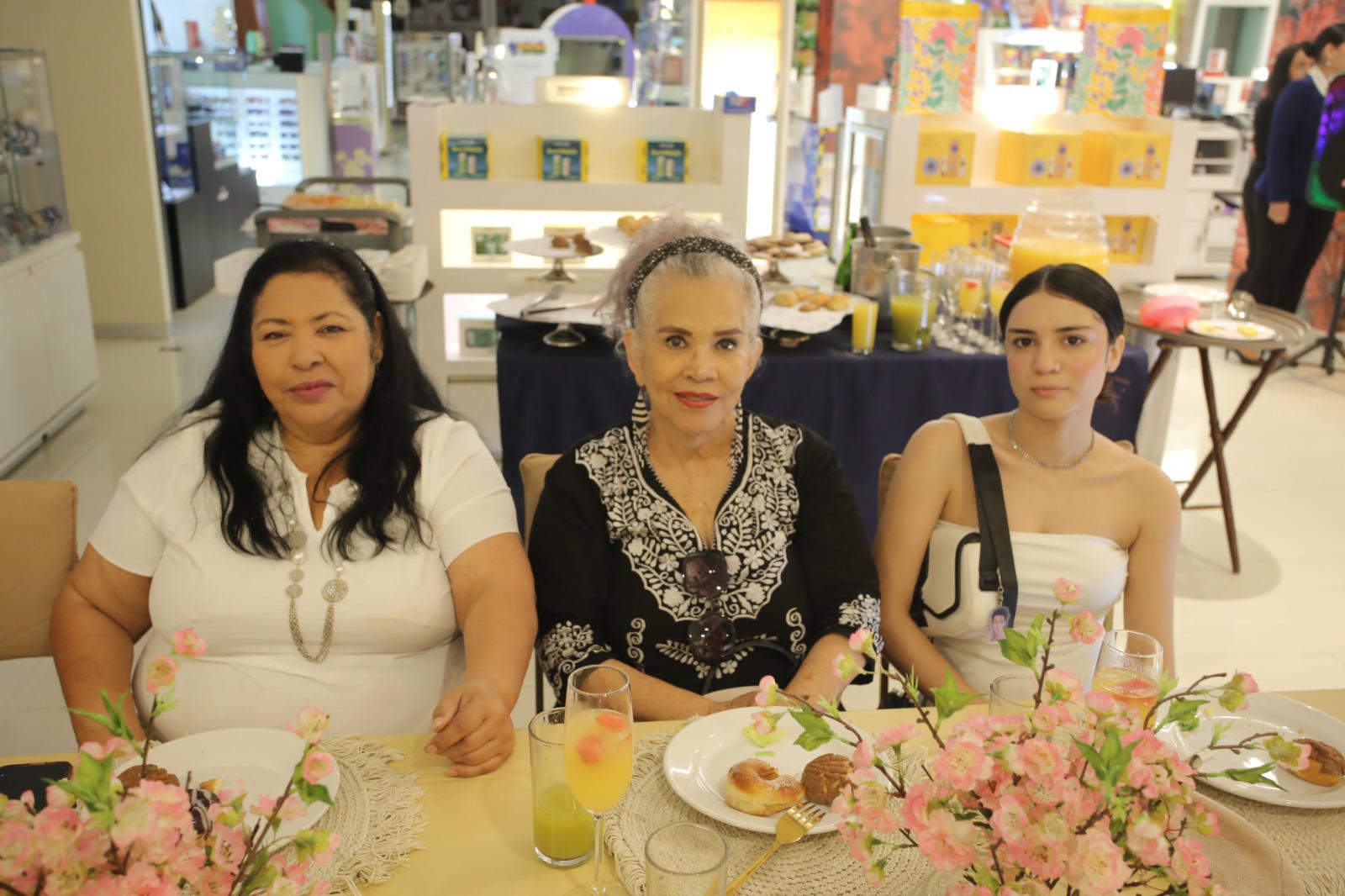 $!Gloria Elena Gutiérrez, Ofelia Gutiérrez, Karla Greta Madrigal.