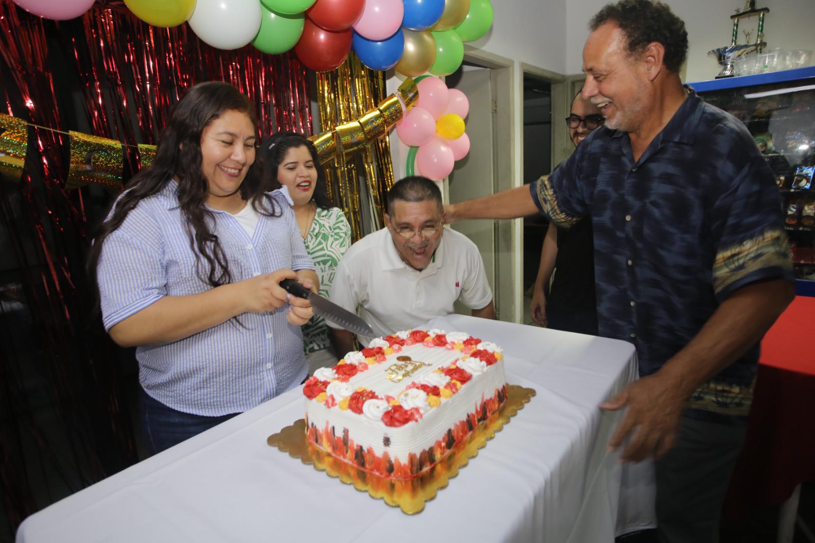 $!De una alegre convivencia gozaron los cumpleañeros del mes de marzo de Noroeste Mazatlán.