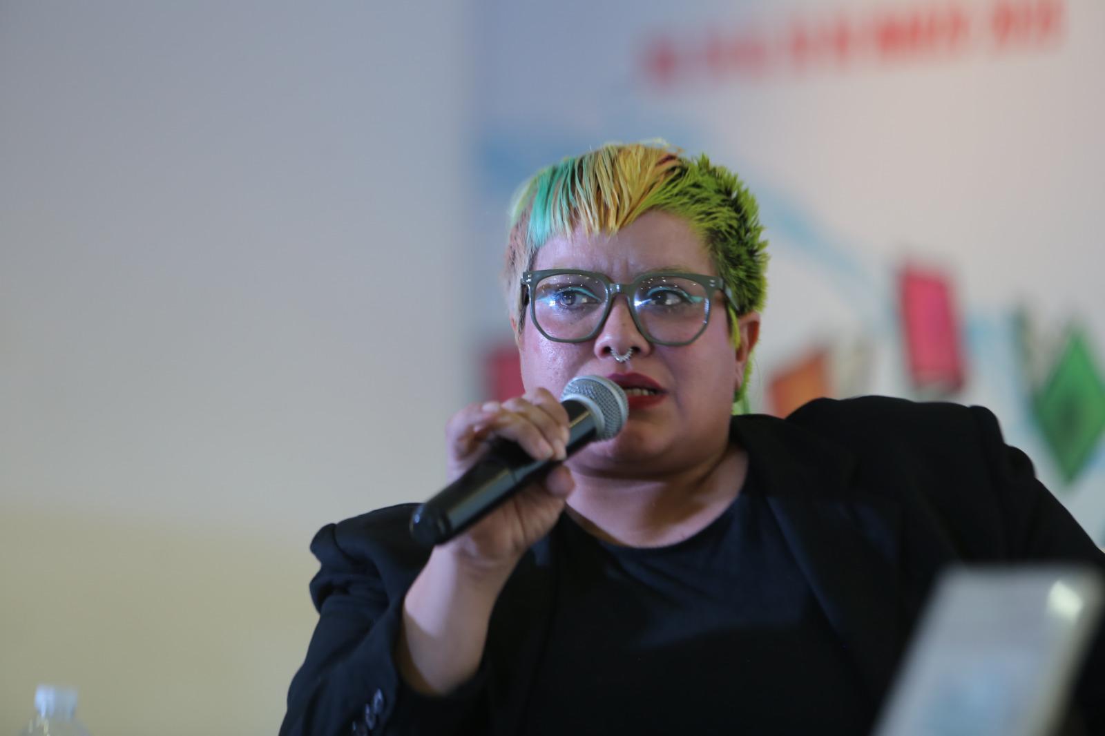 $!Sonia Higuera coincidió con Velderrain de que todos deben hacer el ejercicio de escribir en un blog.