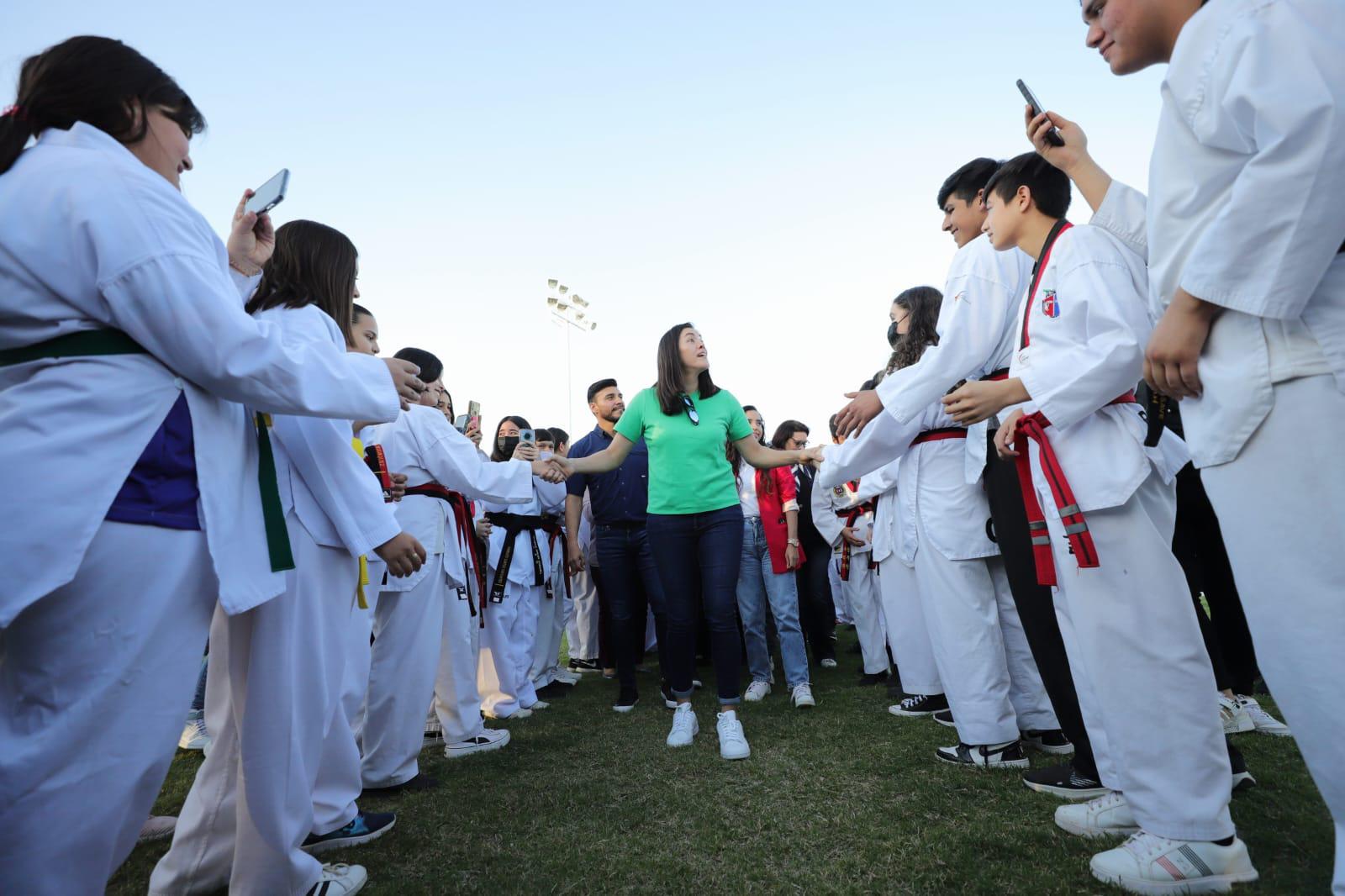 $!María del Rosario Espinoza es aclamada en Guasave