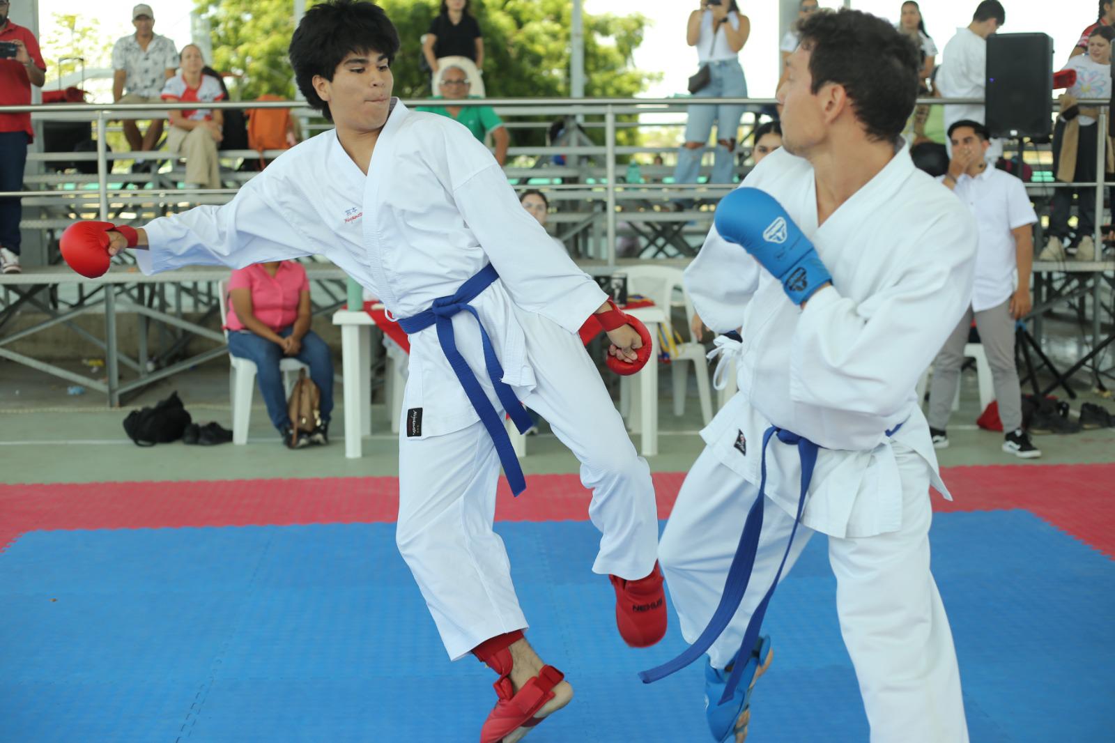$!Lucen cintas negras en Copa Anual de Karate Noroeste
