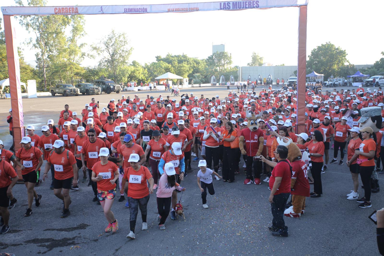 $!Militares y ciudadanos corren para erradicar violencia contra las mujeres