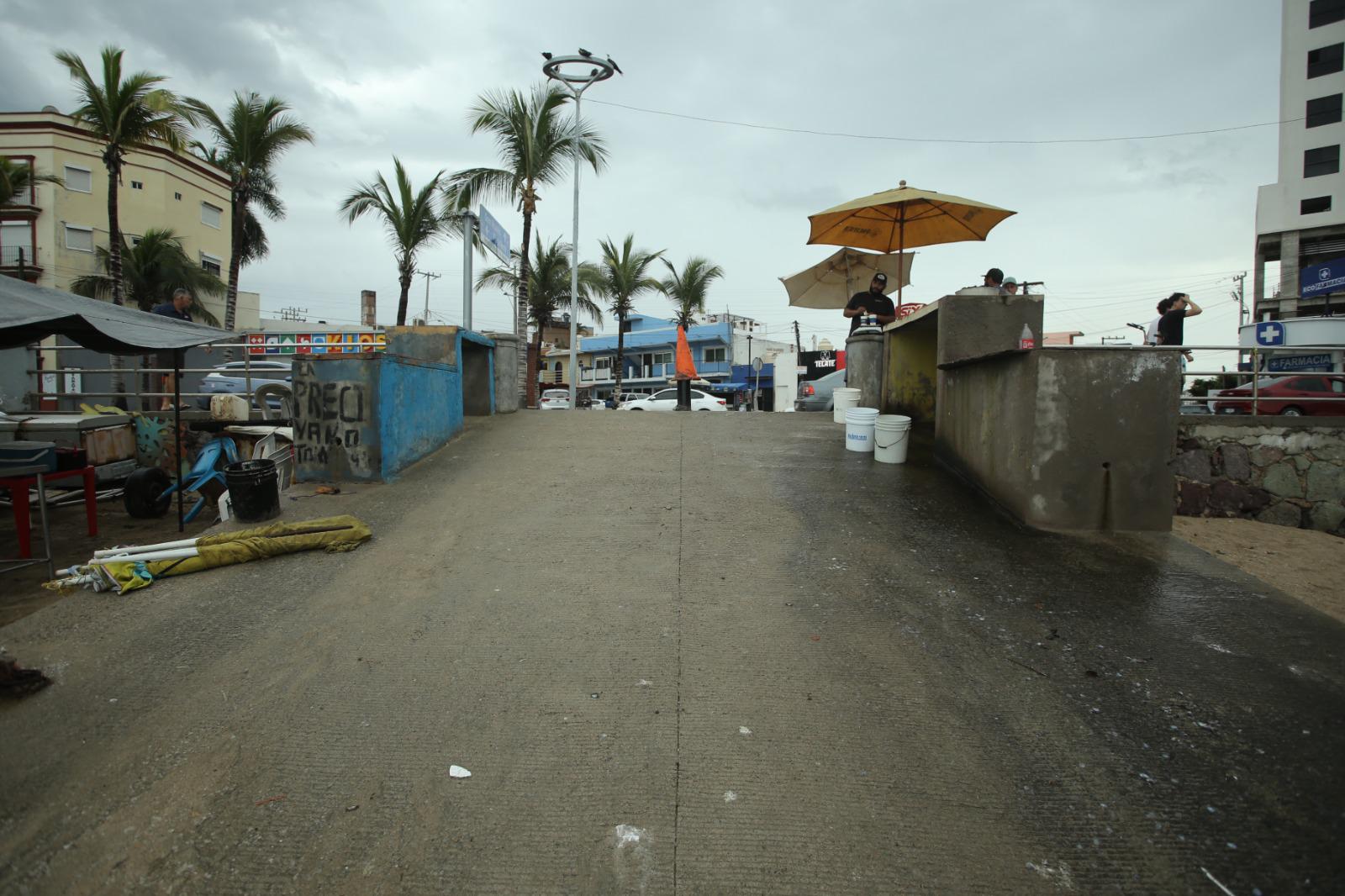 $!Pescadores de Playa Norte reclaman bloqueo de rampa por bolardo metálico
