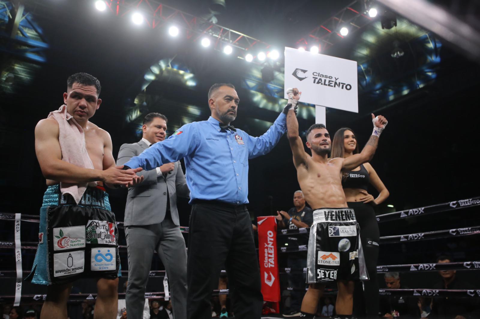 $!Aréchiga, Vega y Amaro brillan en la noche de boxeo del CUM en Mazatlán