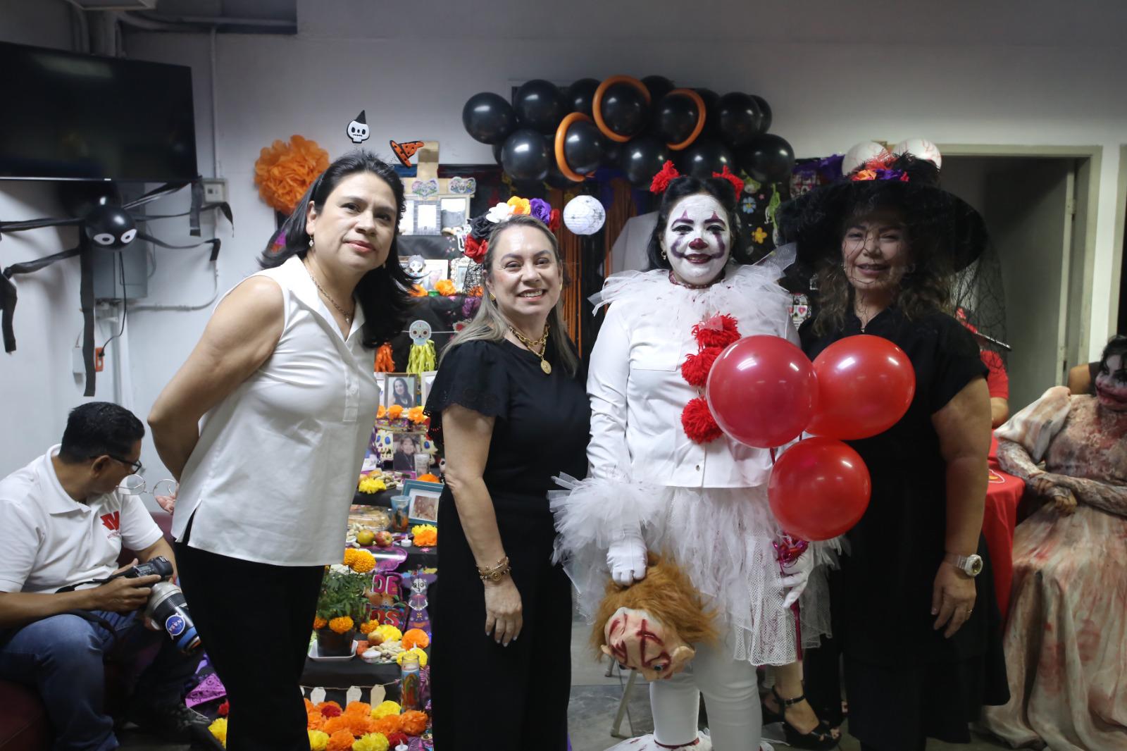 $!Olga Solís entre Guillermina García, Elva Aguirre y Elizabeth Peraza.