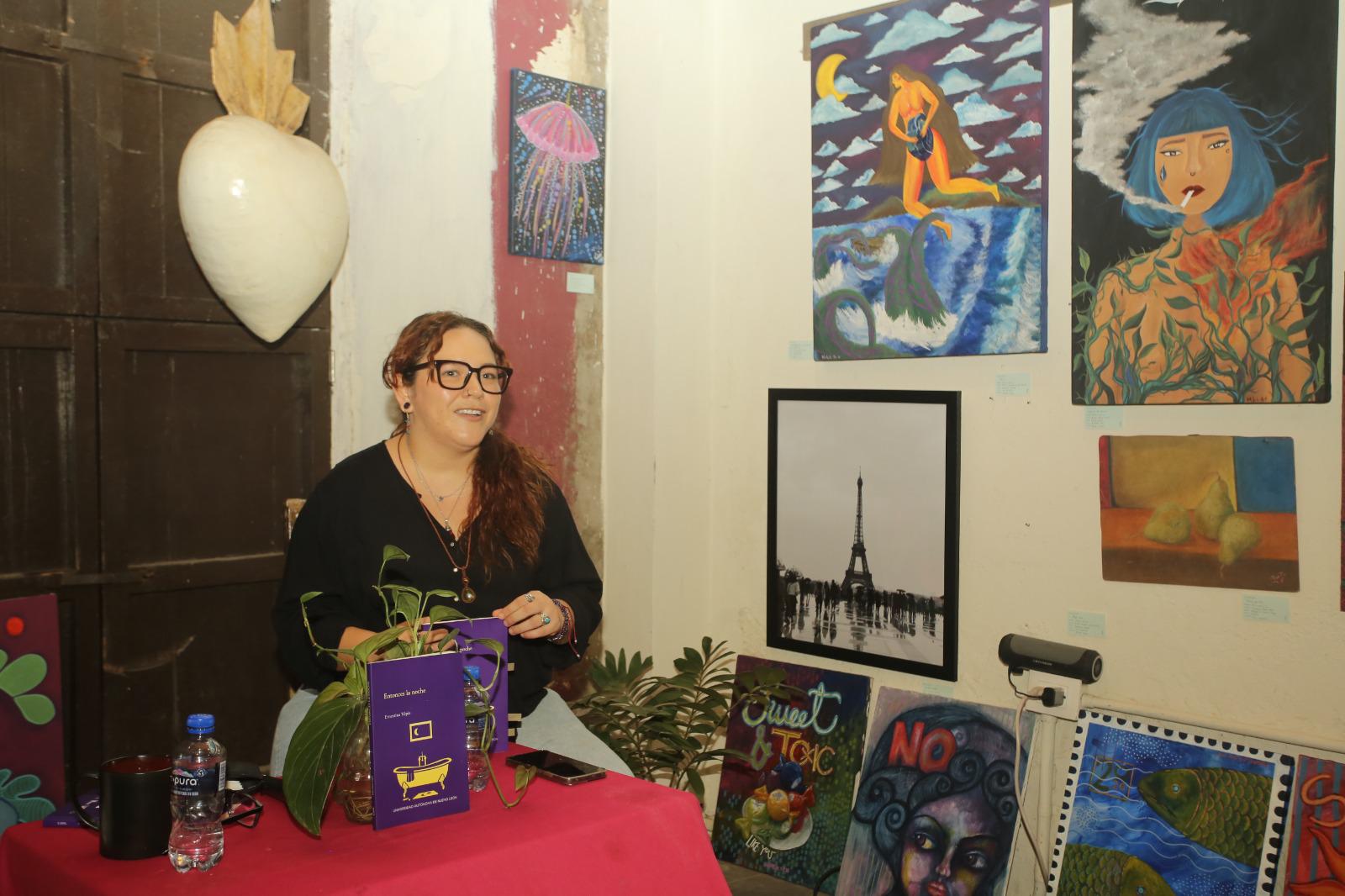 $!La también escritora Jox Castelo hizo un análisis de la obra y habló de la trayectoria de la expositora invitada.