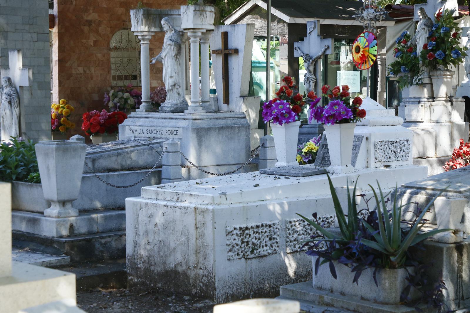 $!Preparan panteones municipales de Culiacán para el Día de Muertos