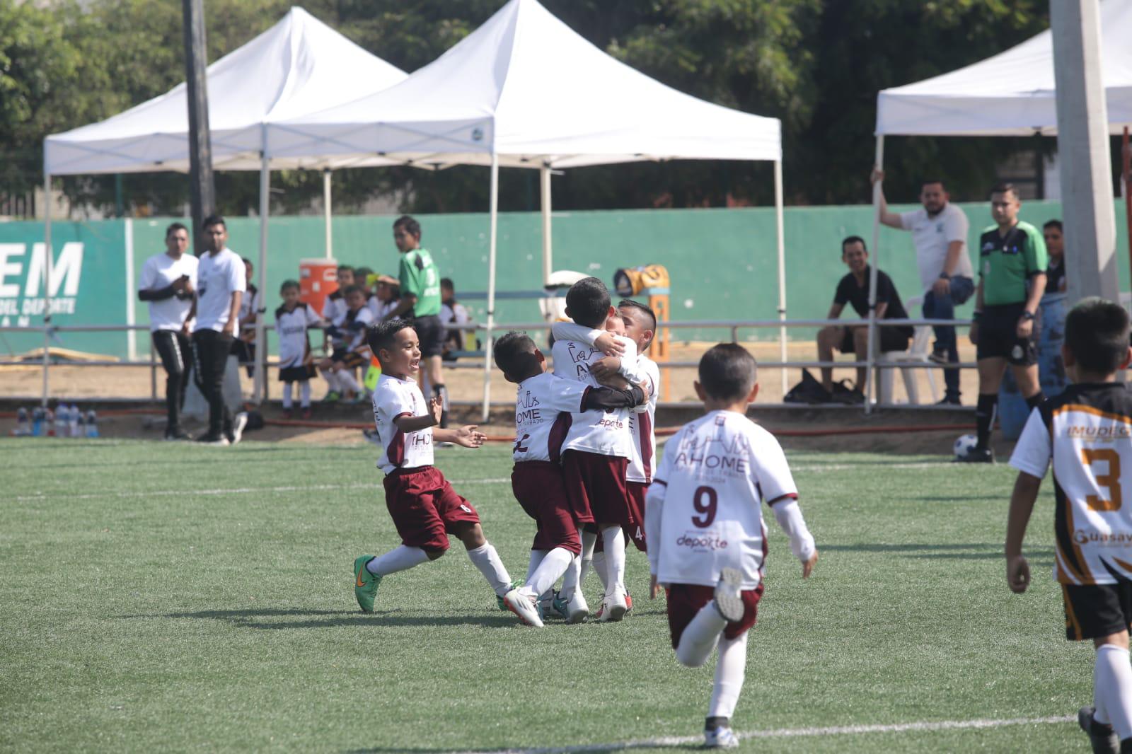 $!Ahome Municipal se corona en el Estatal de Futbol Categoría Chupones