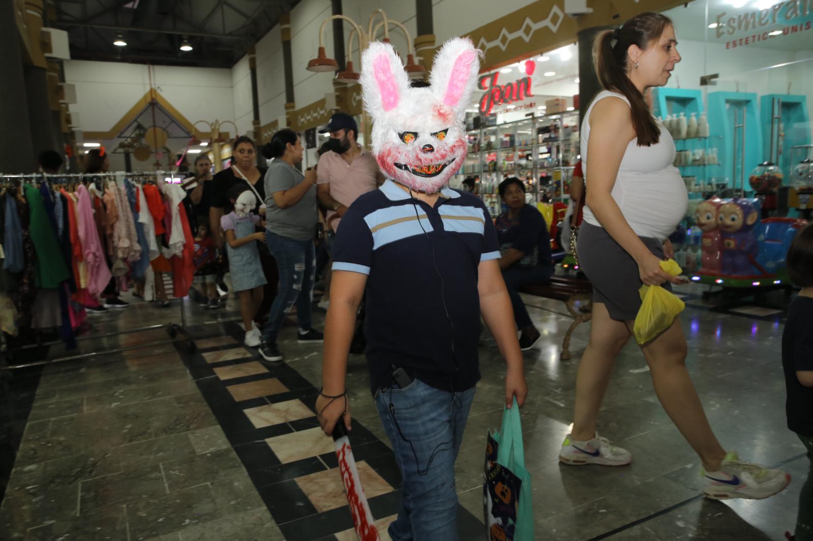 $!Monstruos y fantasmas disfrutan de un divertido Halloween en Mazatlán