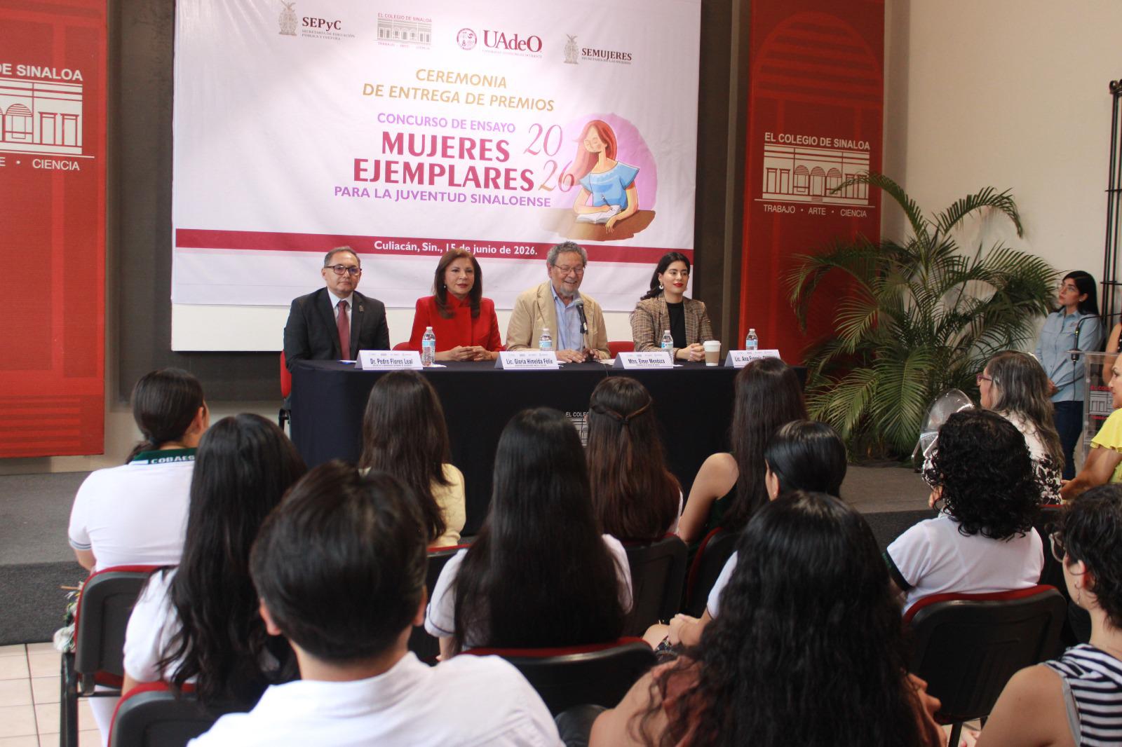 $!La ceremonia de premiación se llevó a cabo en El Colegio de Sinaloa.