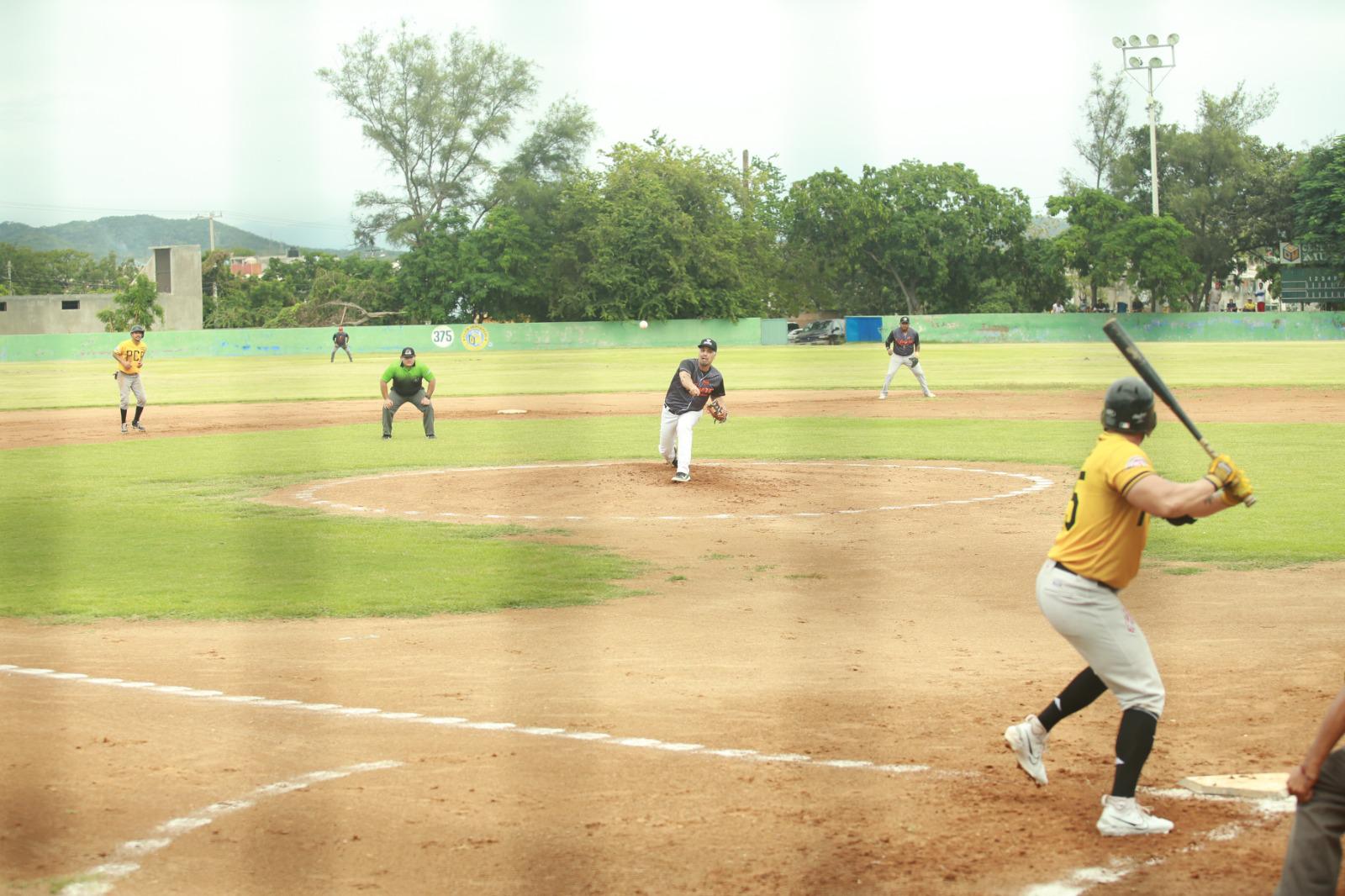 $!Pollería Catalina acaricia título de Beisbol 35 Años y Más, en Muralla