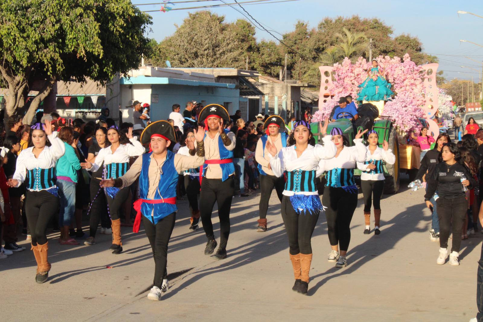 $!Disfrutan familias desfile de las tradicionales fiestas de marzo en Aguaverde, en Rosario