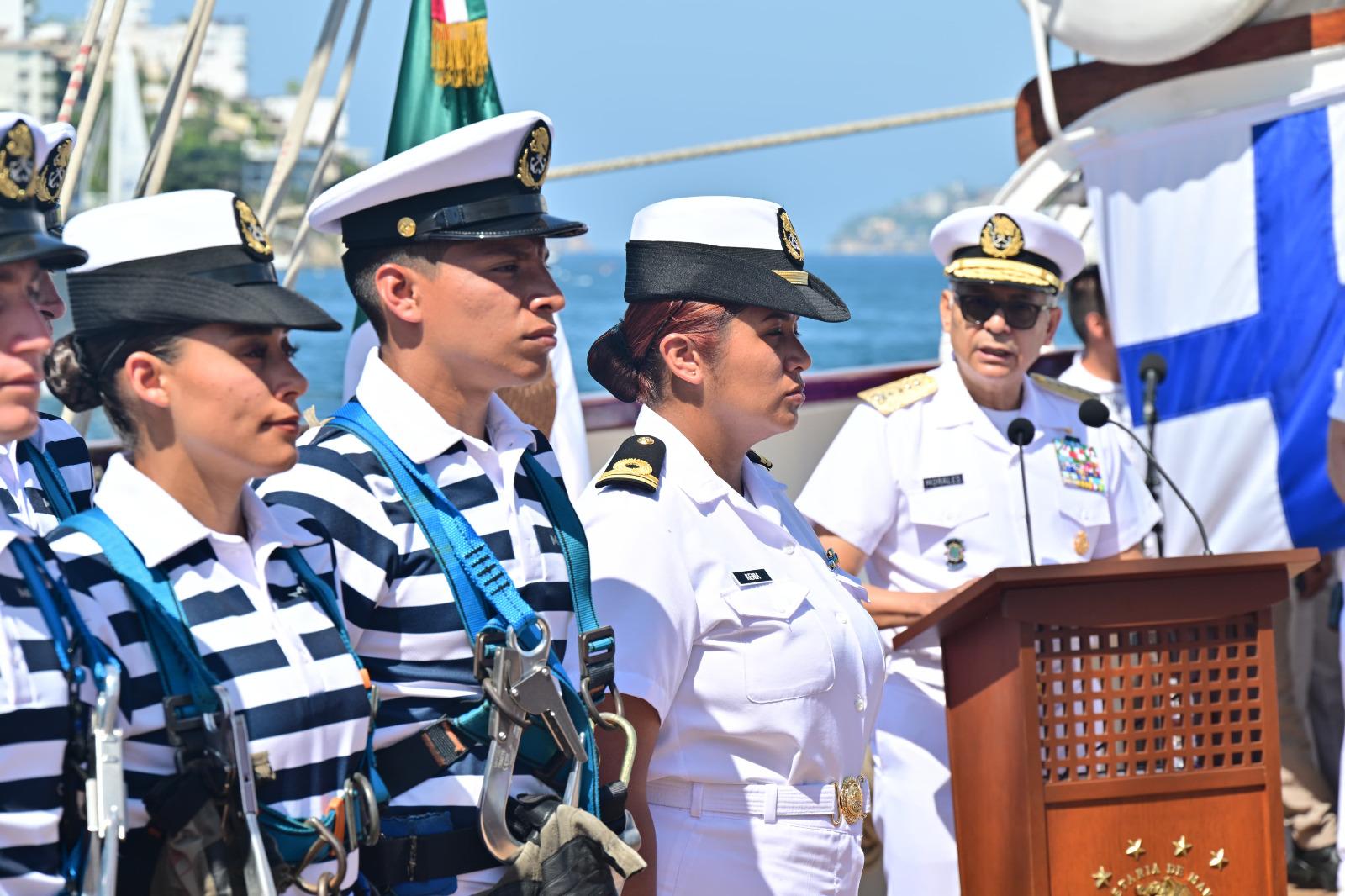 $!Zarpa el buque escuela ‘Cuauhtémoc’ para iniciar un crucero de instrucción en Guerrero