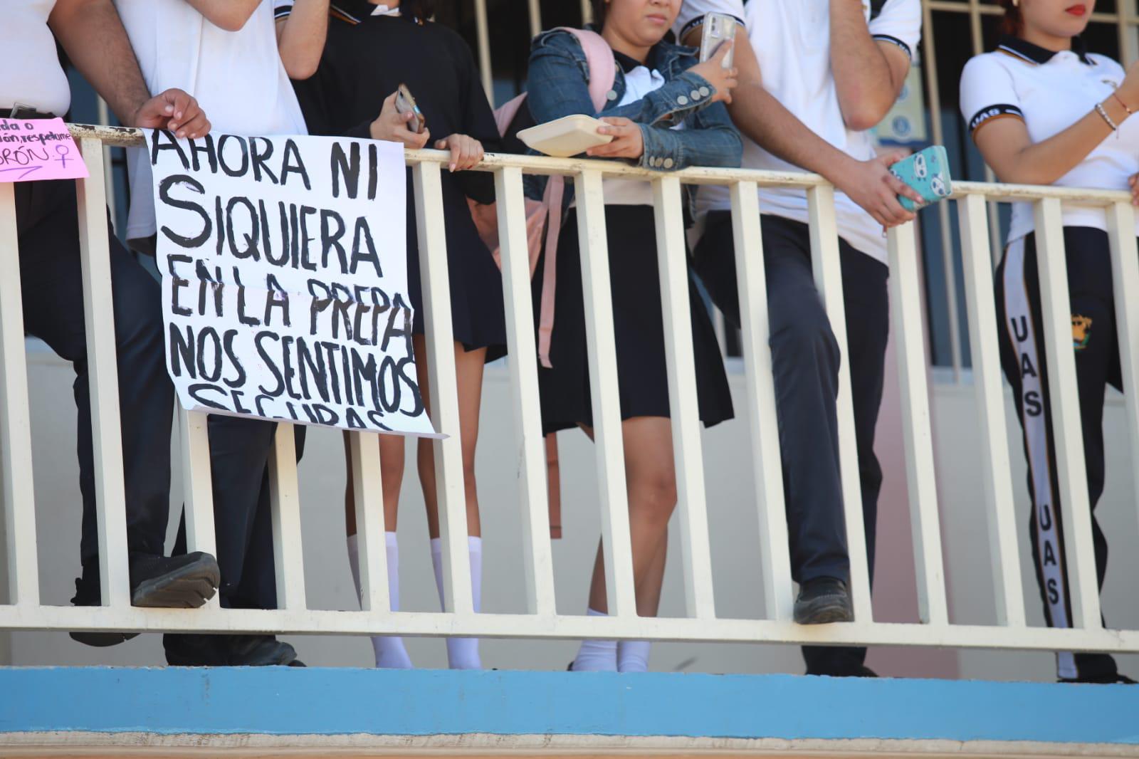 $!Alumnas de Preparatoria Mazatlán de la UAS se manifiestan por acoso