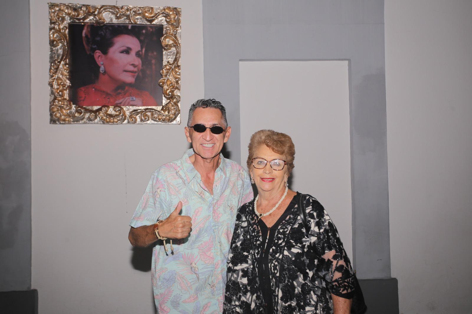 $!Roberto Matías y Vicky Almanza.