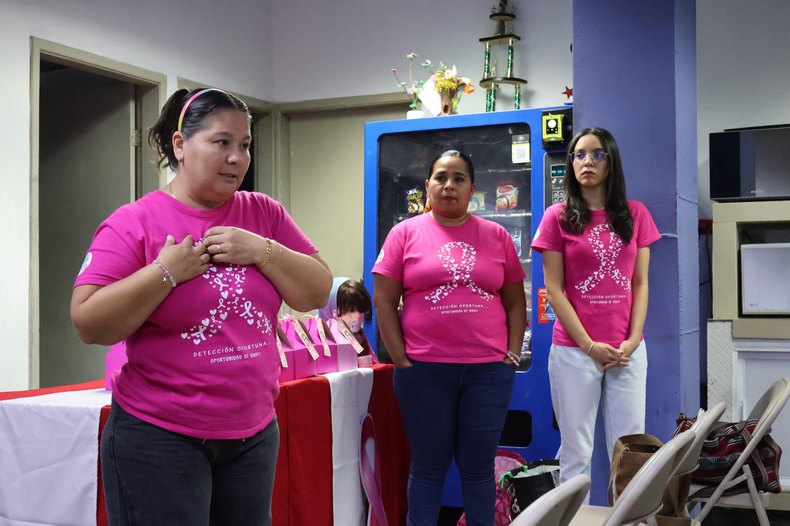 $!Concientizan en Noroeste Mazatlán sobre la importancia de la autoexploración mamaria