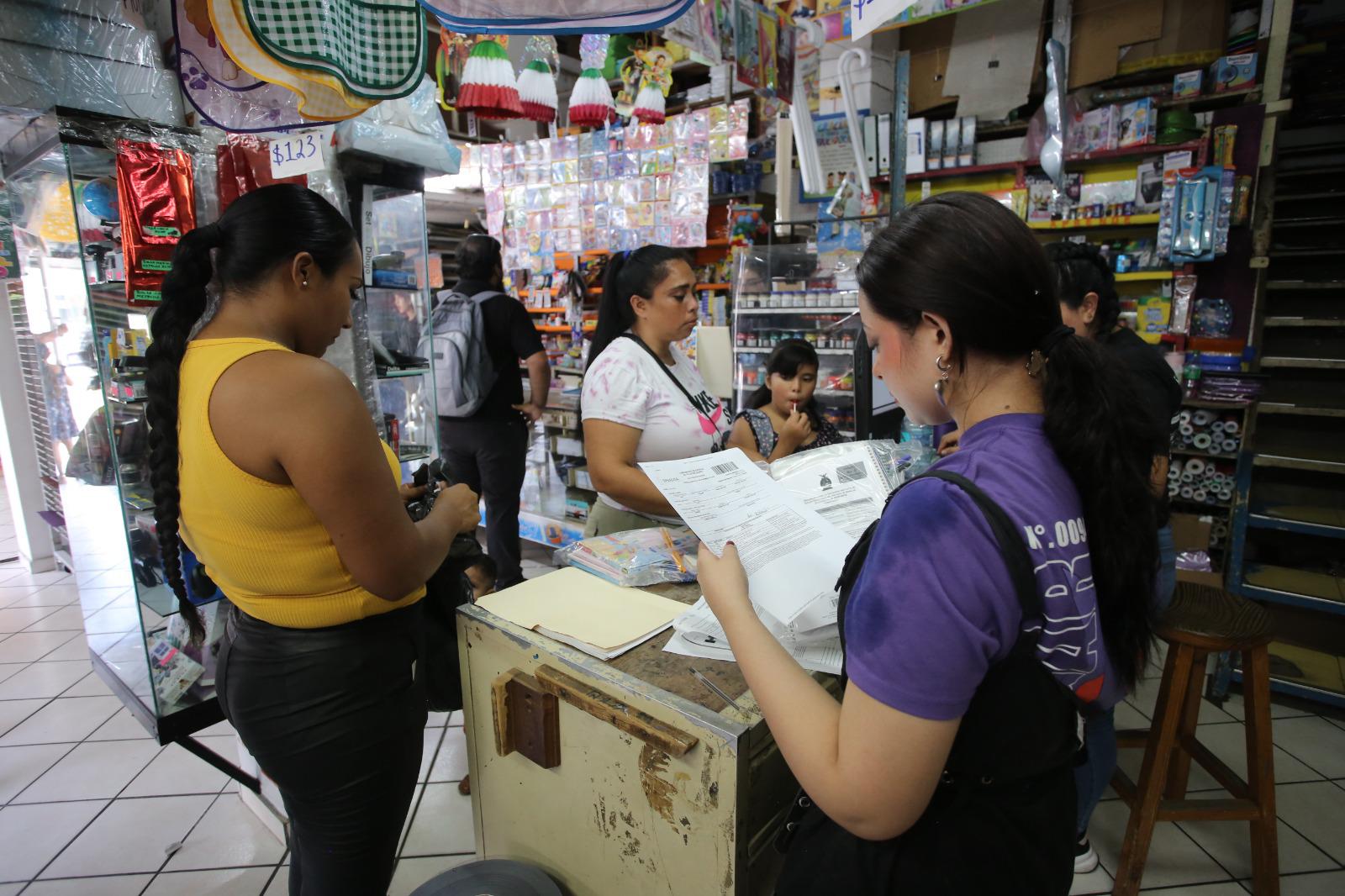 $!Arranca en Mazatlán el canje de uniformes y útiles con fluidez y sin aglomeraciones