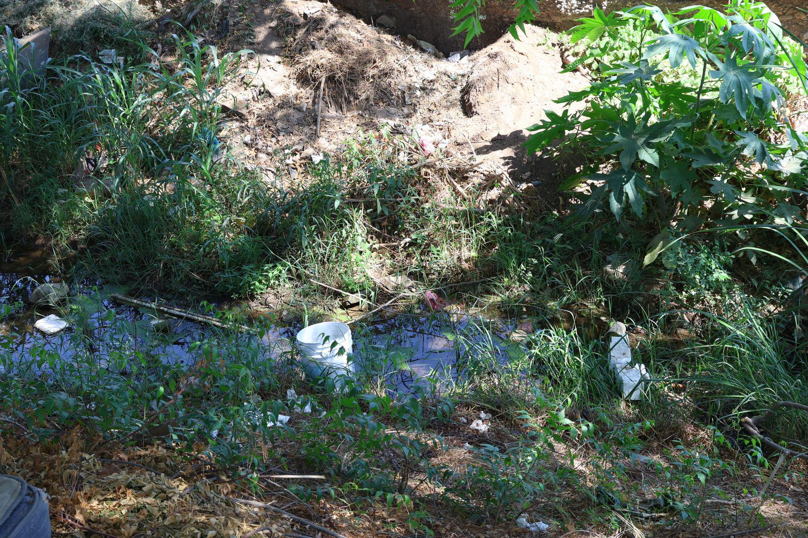 $!Basura y agua estancada afectan al Arroyo Jabalines y canales de Mazatlán