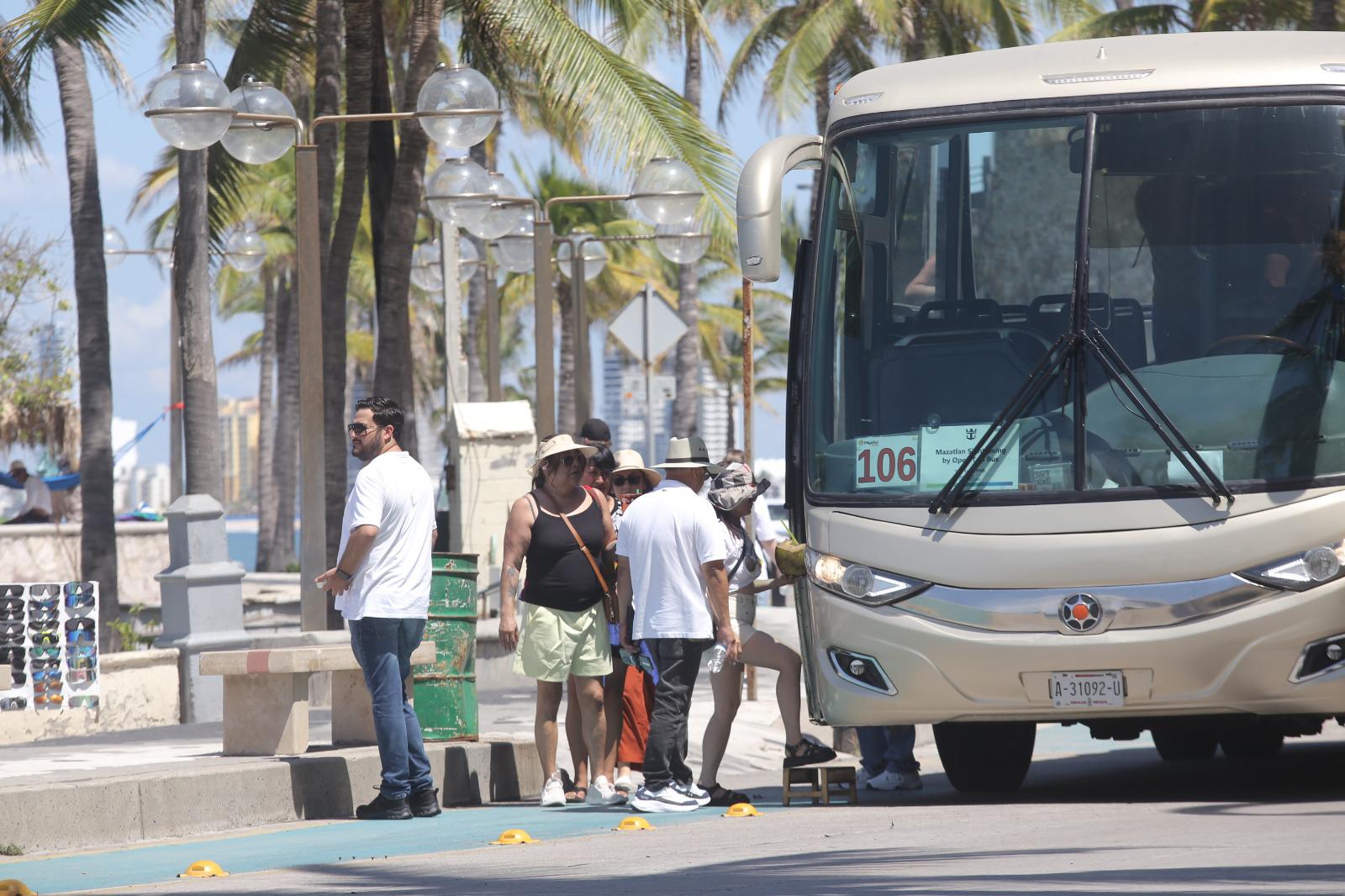 $!Disfrutan cruceristas atractivos de Mazatlán durante visita del Navigator Of The Seas