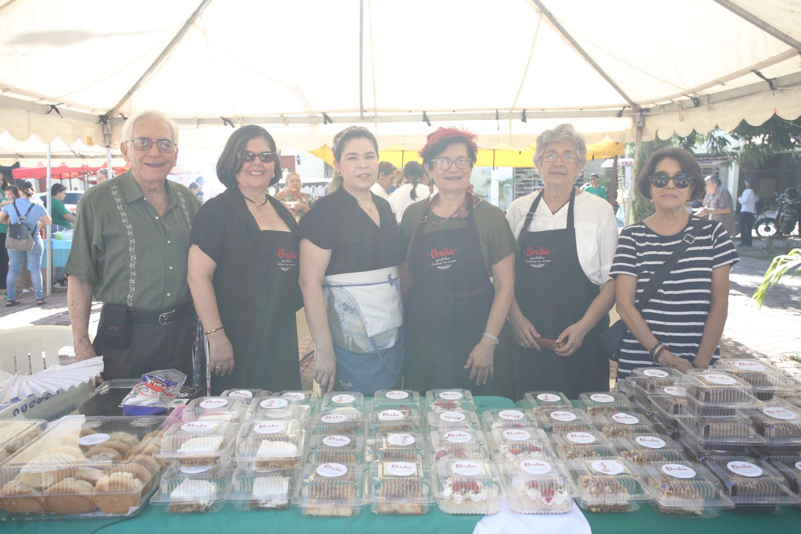 $!Miguel Ángel Manjarrez, Rosa Hilda Osuna, Karla Magaña, Oralia Medina, Yolanda Medina y Alicia López.
