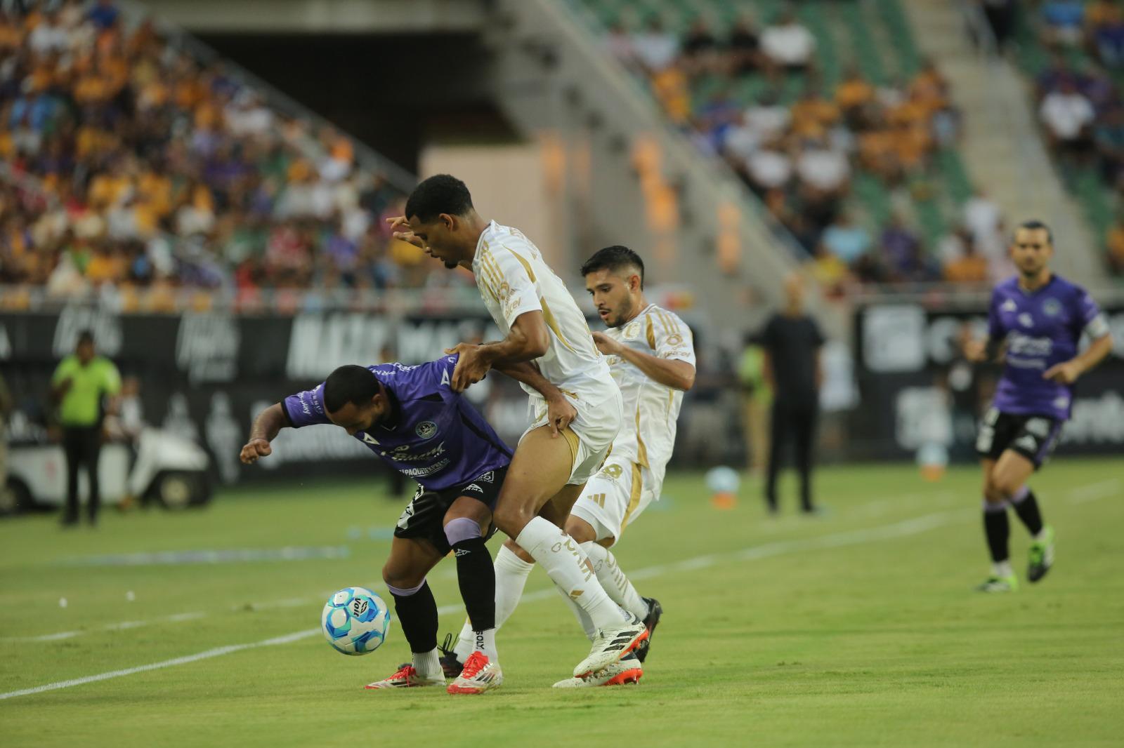 $!Mazatlán FC y Tigres firman un electrizante empate que tuvo expulsiones y goles anulados