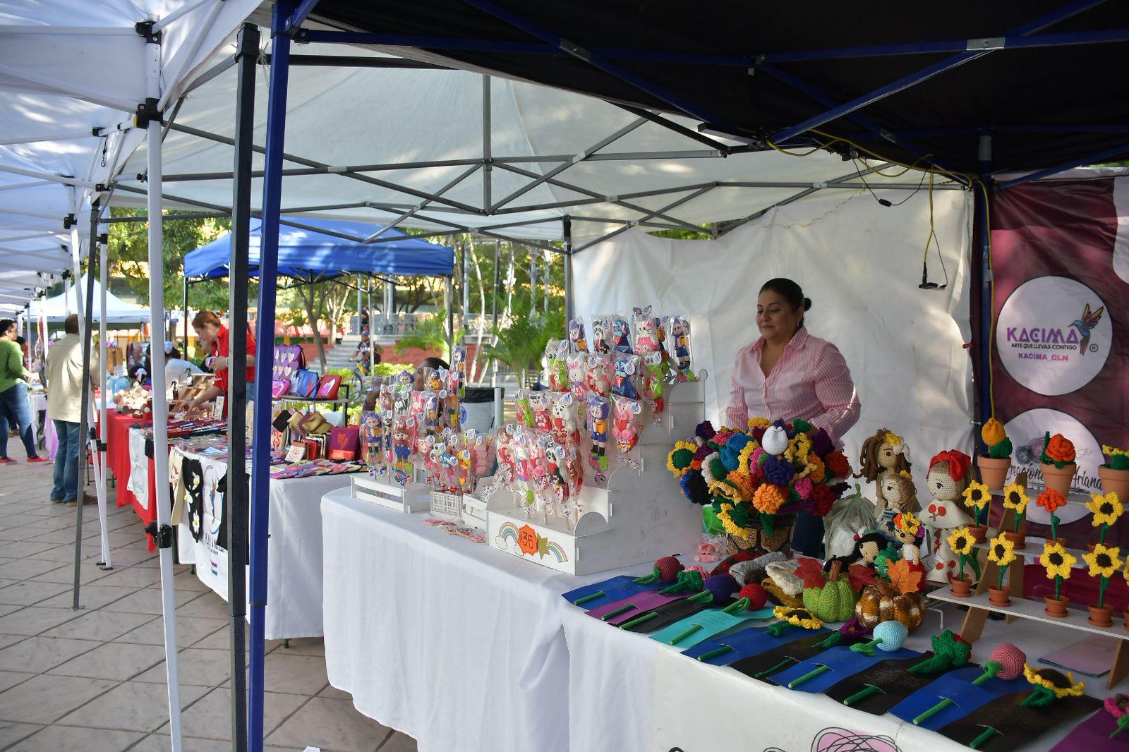 $!Instalan bazar por el Día del Amor y la Amistad en el Centro de Culiacán para reactivar economía local