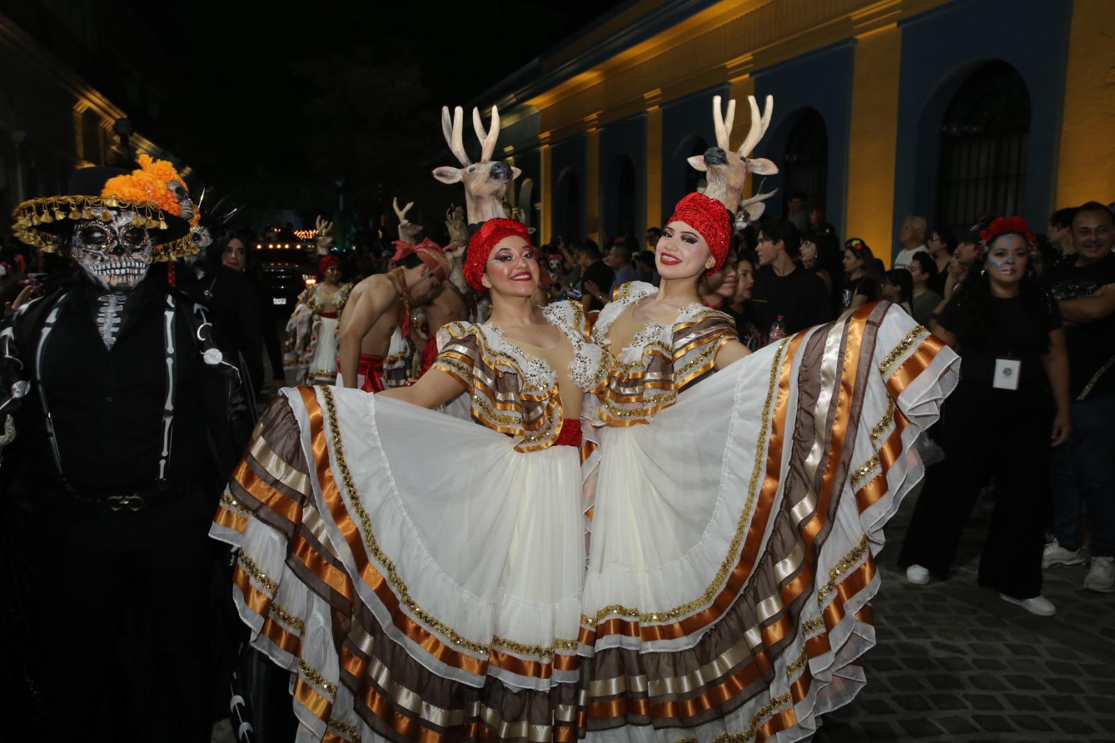 $!El folklor mexicano estuvo presente en la Callejoneada.