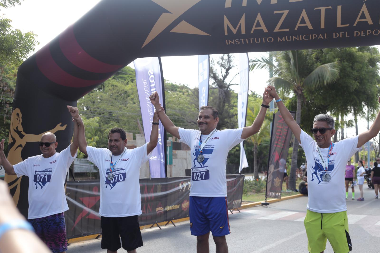 $!Celebran medios de comunicación con pedestre Día de la Libertad de Expresión, en Mazatlán