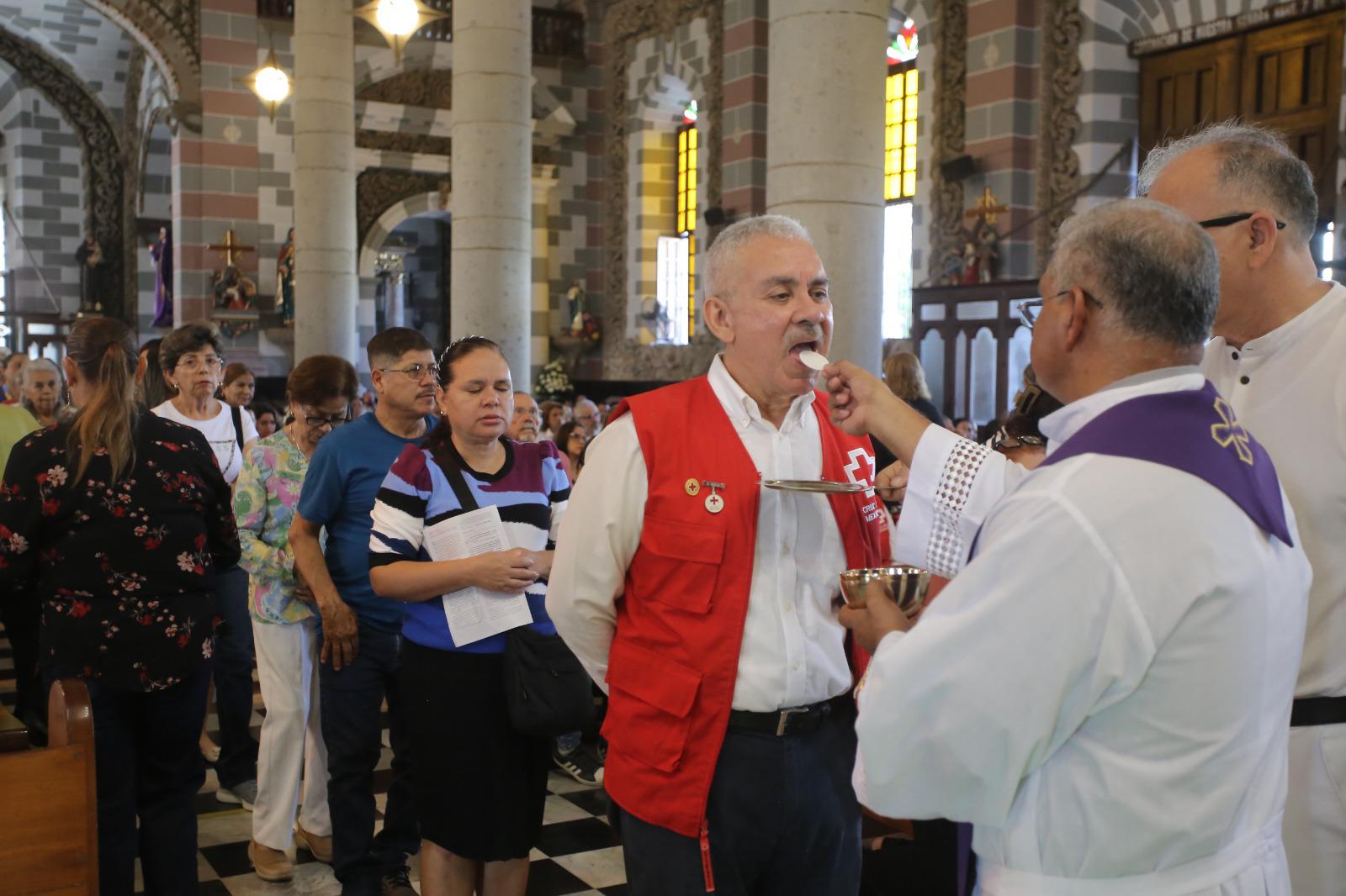 $!Obispo de Mazatlán invita a colaborar en la Colecta Nacional de la Cruz Roja Mexicana