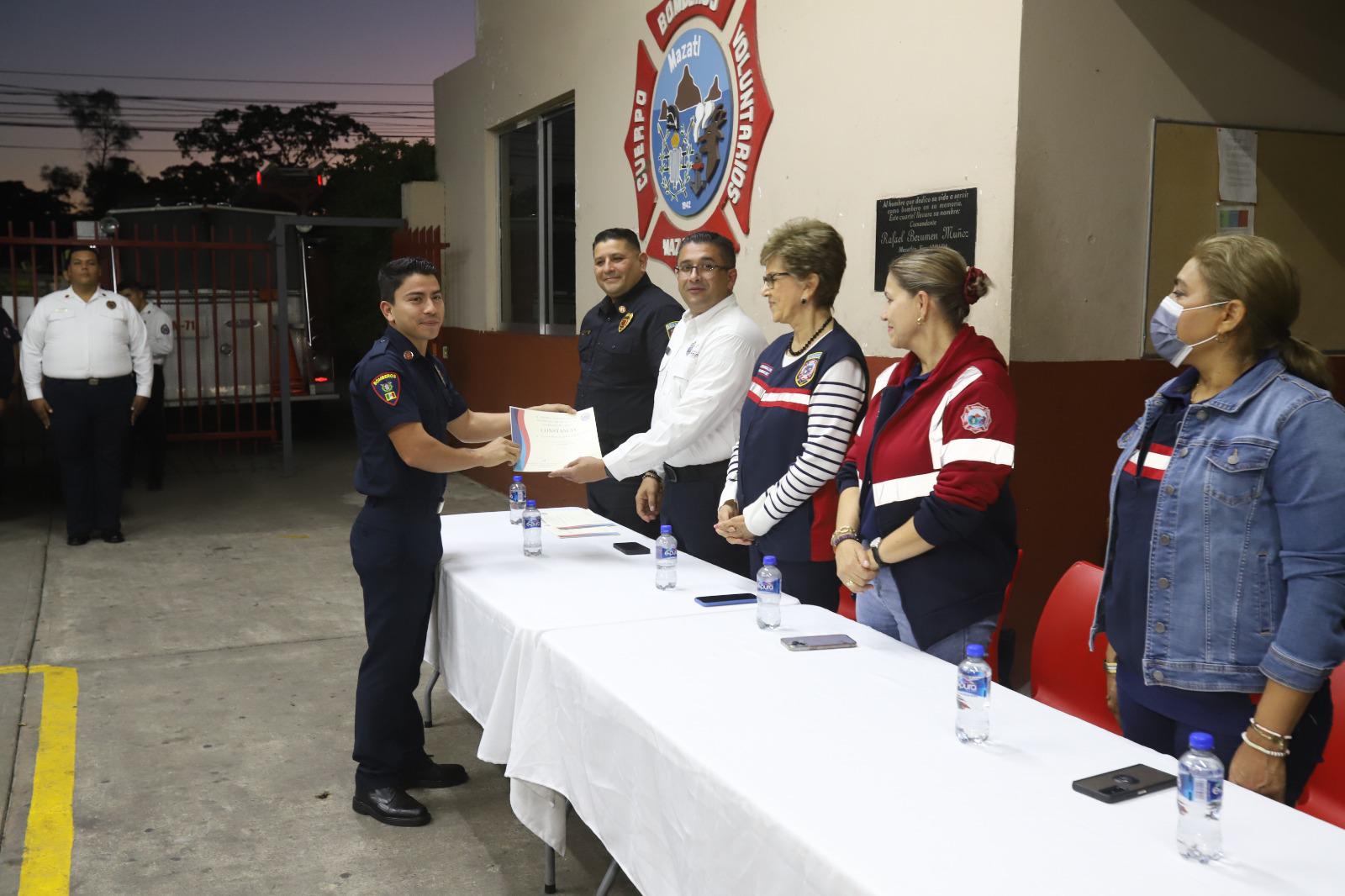 $!Festejan Bomberos Voluntarios de Mazatlán su aniversario 82