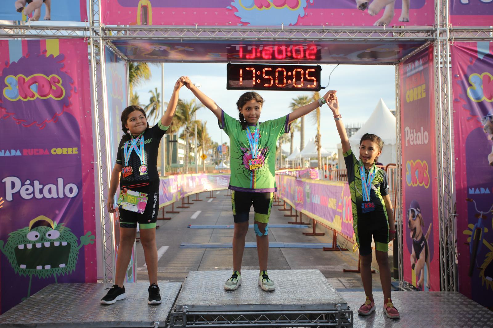 $!Alvarado y Osuna se alzan con la victoria del Triatlón AsTri 3kids