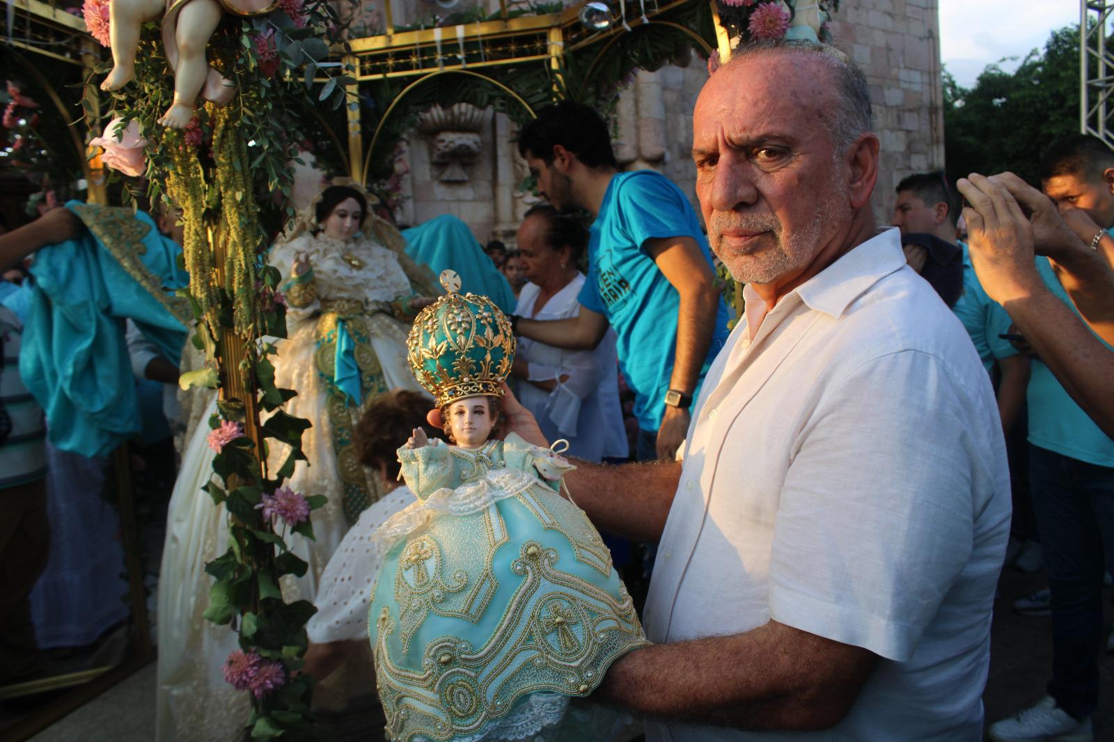 $!Calor no diezma fe de peregrinos en la romería de la Virgen del Rosario