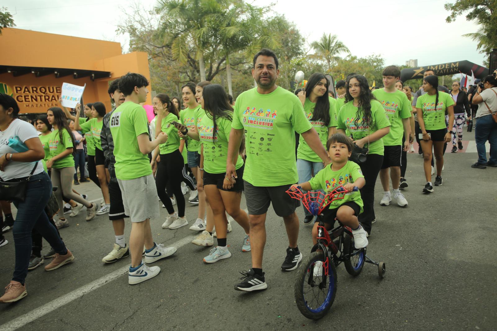 $!ICO reúne a más de mil personas en carrera inclusiva por la solidaridad en Mazatlán