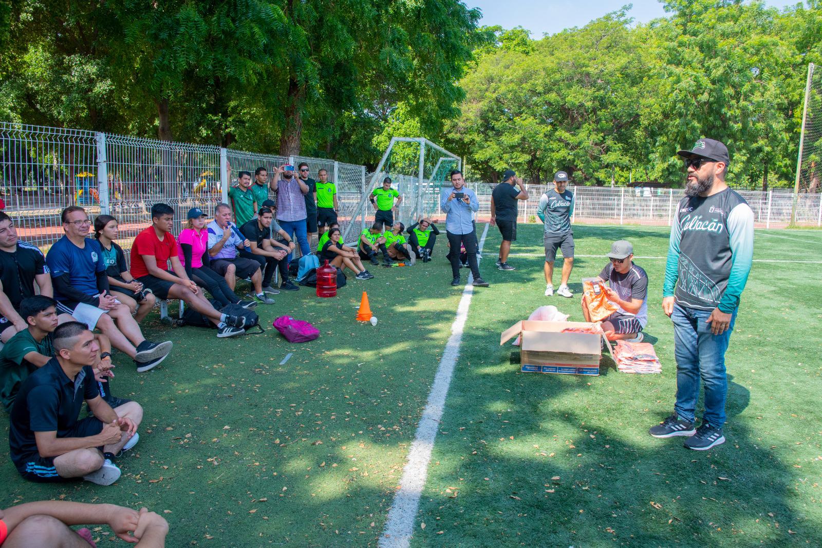 $!Imparte Imdec capacitación para árbitros del Sector Popular de Culiacán