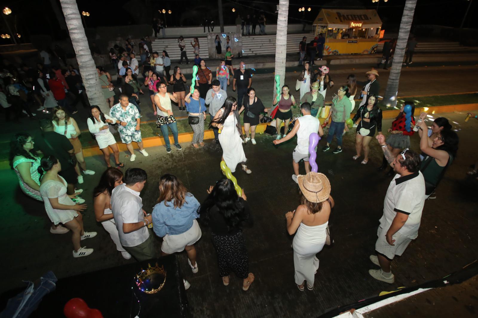 $!Olas Altas vive una noche de fiesta con miles de asistentes