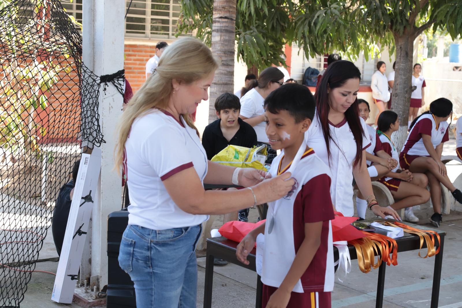 $!Celebran Primera Carrera Deportiva en la ETI 88 de la Isla de la Piedra