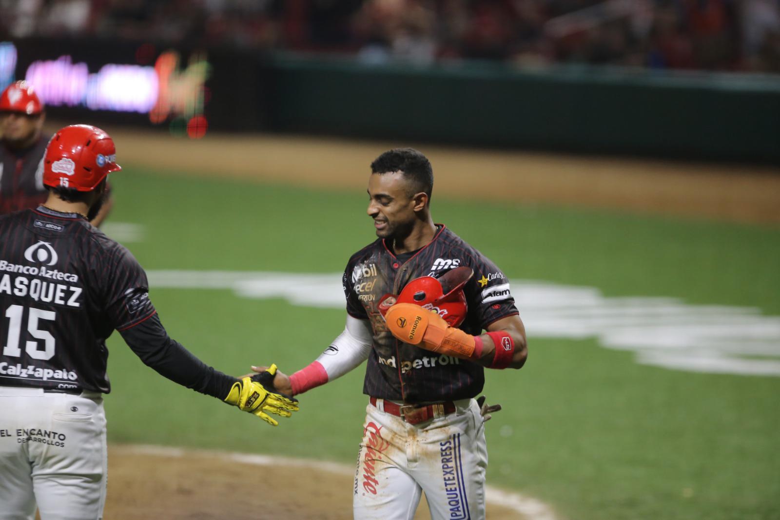 $!Despierta ofensiva de Venados y gana primero de la serie