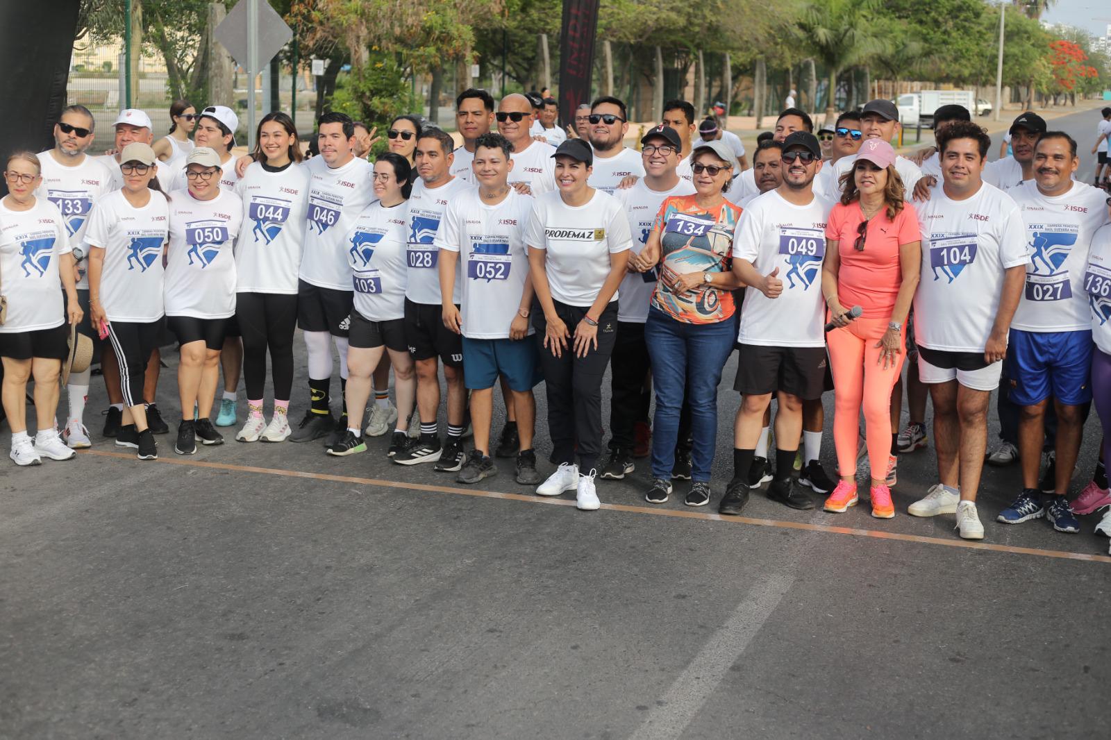 $!Celebran medios de comunicación con pedestre Día de la Libertad de Expresión, en Mazatlán