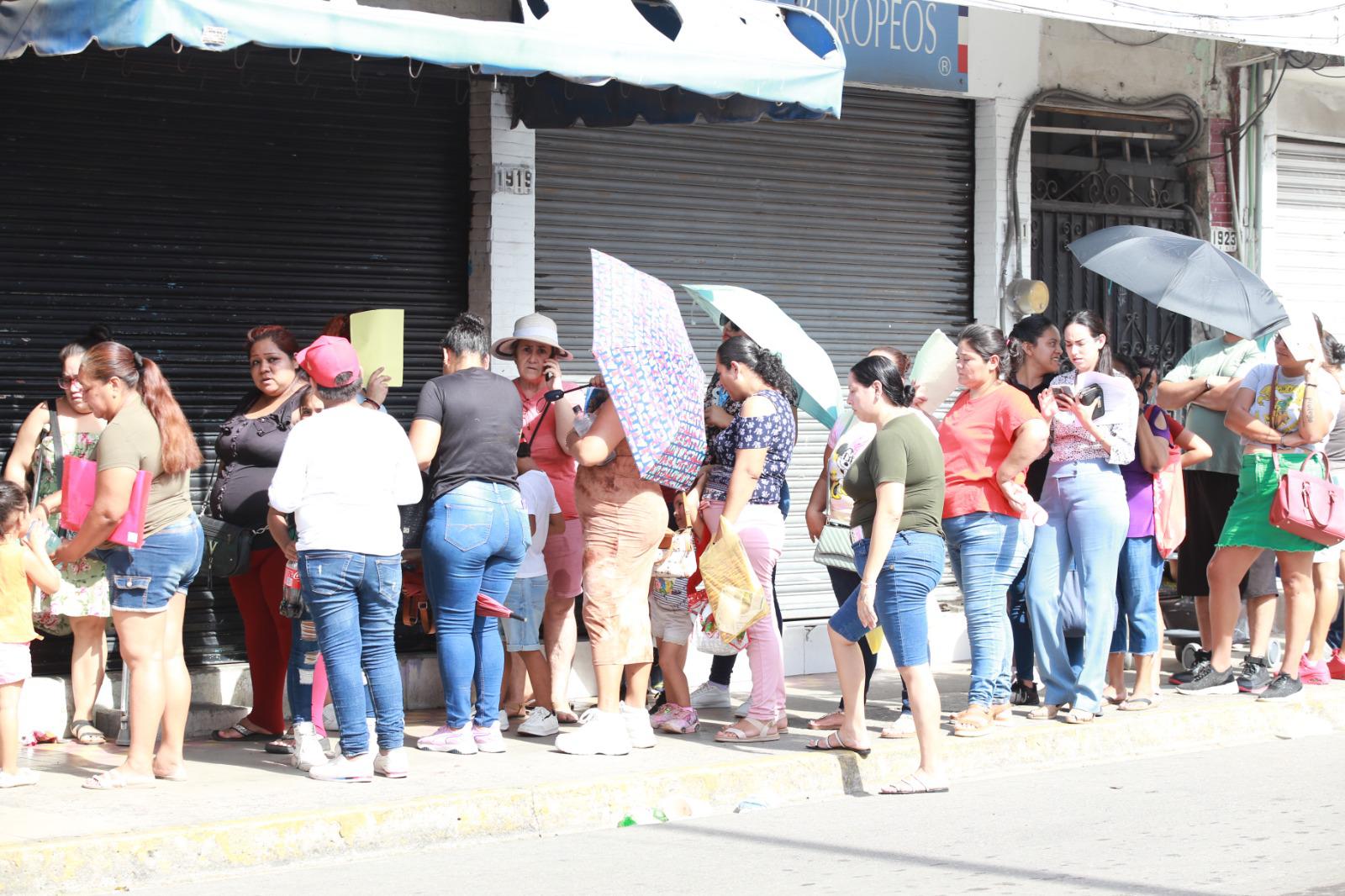 $!Inicia muy activo en Mazatlán el canje de uniformes y útiles escolares gratuitos