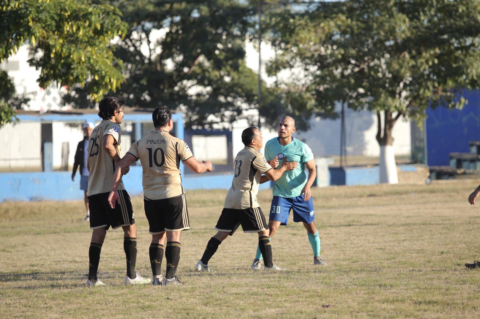 $!IMSS asegura la Copa en Liga de Futbol Intermédicos