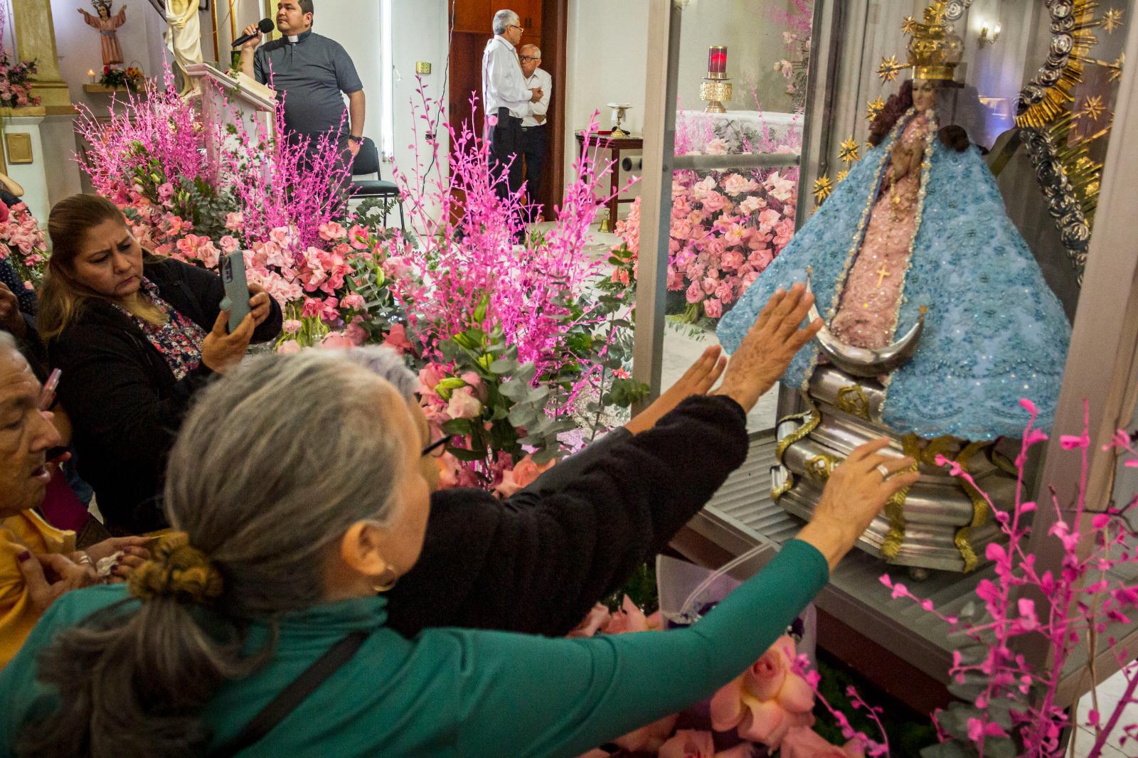 $!Creyentes asisten al Santuario de Nuestra Señora de Quilá por motivo del día de la Candelaria