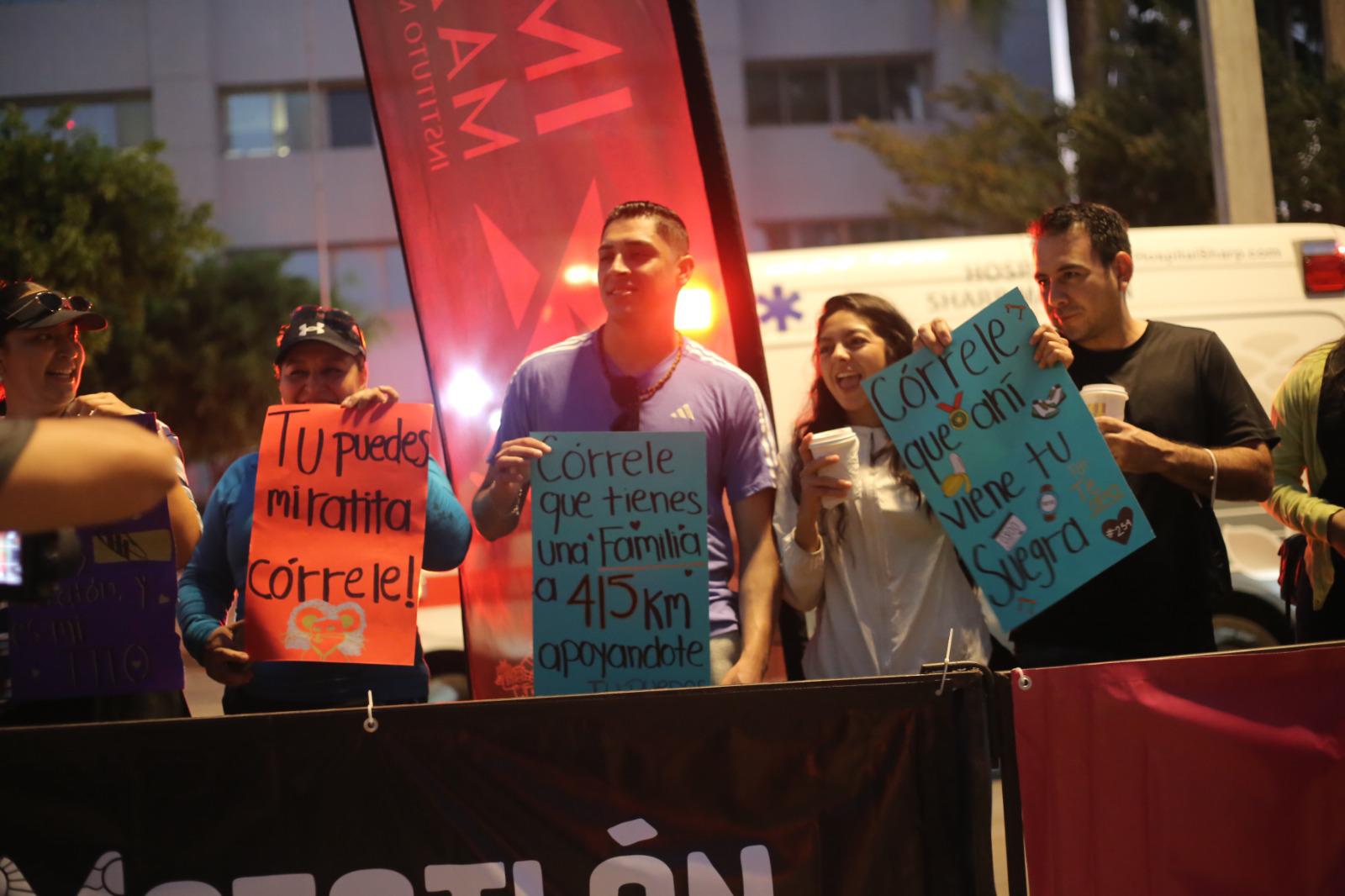 $!Olímpico Juan Luis Barrios conquista el Medio Maratón Mazatlán