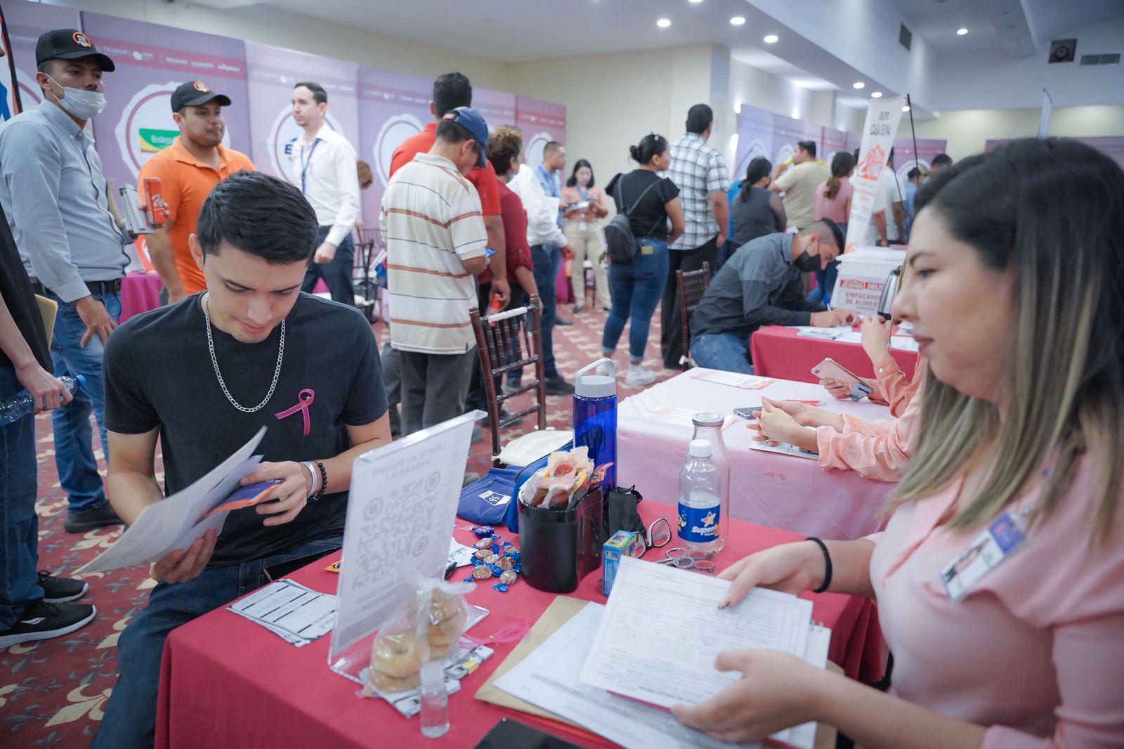 $!Celebran en Los Mochis ‘Feria de Empleo Rosa’, en la que se ofertaron más de mil vacantes