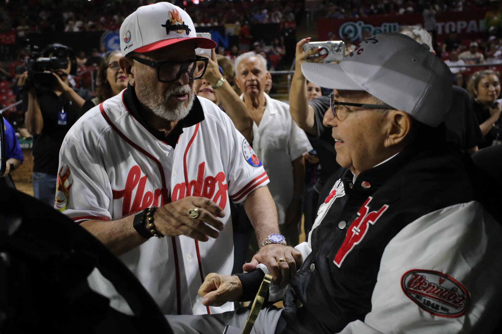 $!Recibe empresario Leovi Carranza Premio Orgullo Mazatlán 2025