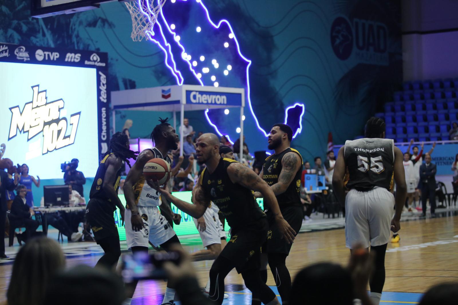 $!Explota ofensiva de Venados y empata serie inaugural a Caballeros