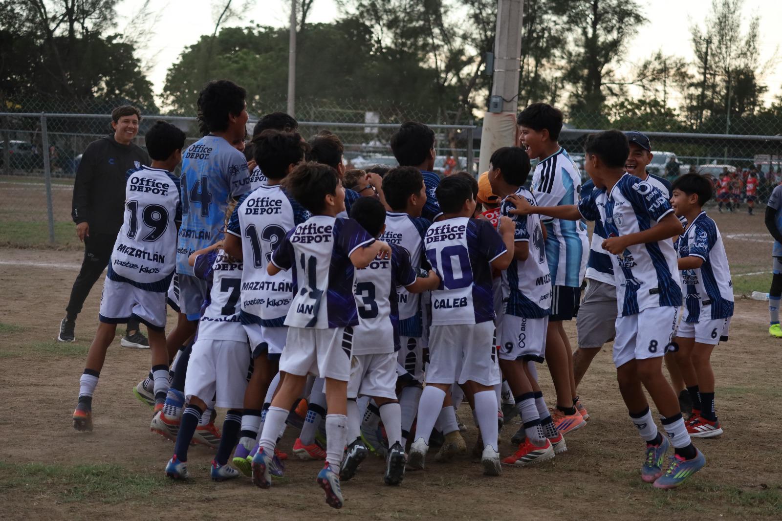 $!Pachuca Mazatlán conquista dos títulos en el Interacademias 2026