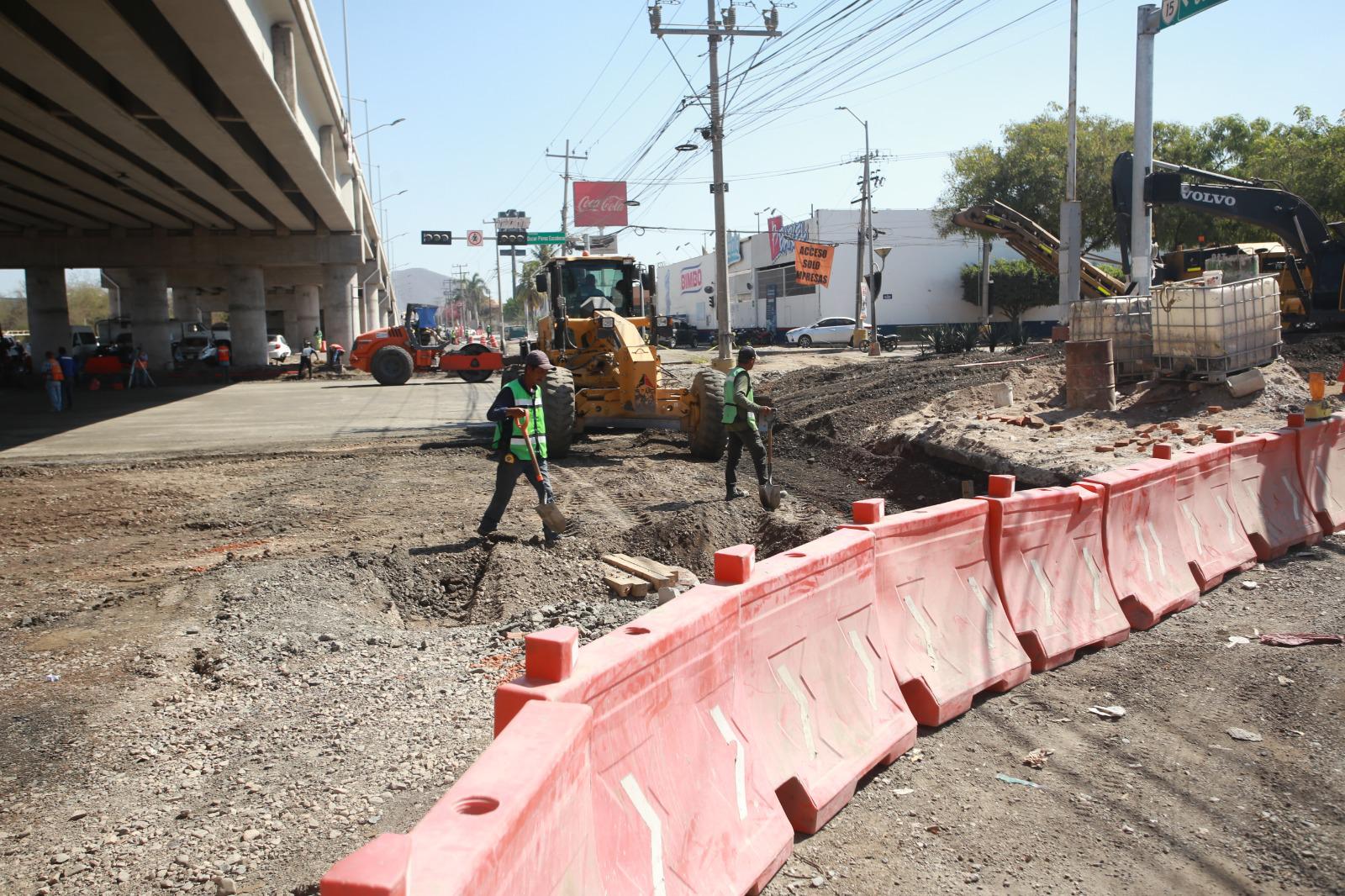 $!Obras bajo el puente vehicular Pérez Escobosa mantienen cierre de vialidades